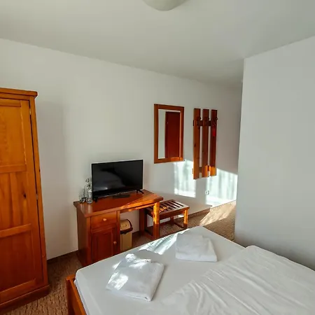 Todeva House And Tavern בנסקו