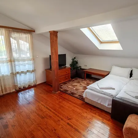 Todeva House And Tavern 3* בנסקו