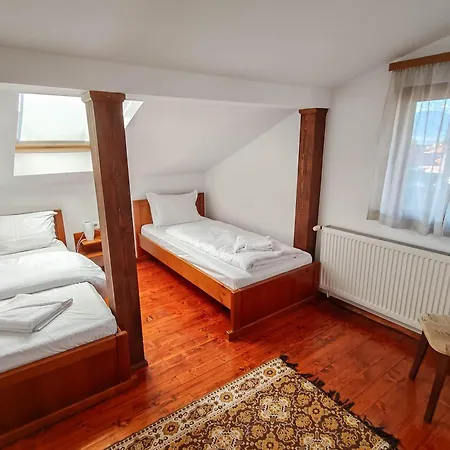 מלון Todeva House And Tavern בנסקו