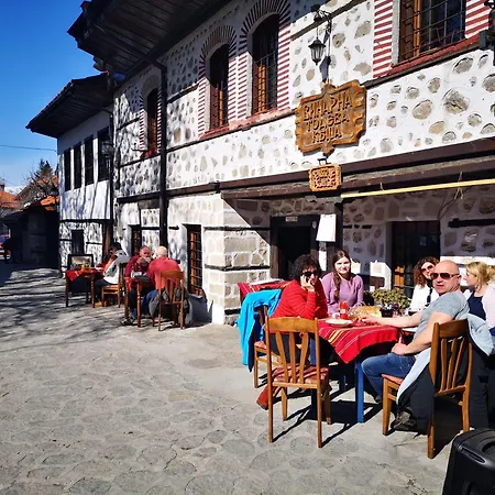 Todeva House And Tavern מלון בנסקו