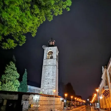 Todeva House And Tavern מלון