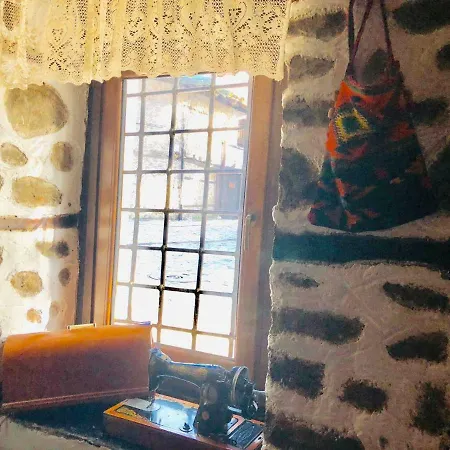 Todeva House And Tavern מלון בנסקו